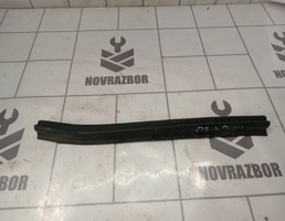 Уплотнитель капота для VW Passat B5 96-00  запчасти бу