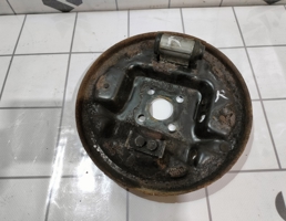 Щит опорный задний правый для Renault Clio 3  2005-2012  запчасти бу