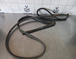 Уплотнитель двери для Mazda Mazda 3  BK  02-09  запчасти бу