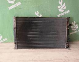 Радиатор основной для VW Golf 3 Vento 91-97  запчасти бу