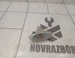 Повторитель на крыло белый для Mazda Mazda 3  BK  02-09  запчасти бу