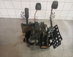 Блок педалей для VW Passat  B3  1988-1993  запчасти бу