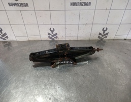 Домкрат для Ford Transit 06-13  запчасти бу