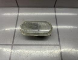 Повторитель на крыло белый для Renault Logan 2005-2014  запчасти бу