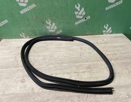 Уплотнитель для VW Golf 3 Vento 91-97  запчасти бу