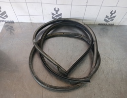 Уплотнитель двери для Mazda Mazda 3  BK  02-09  запчасти бу