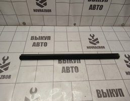 Накладка стекла заднего левого для Skoda Yeti 2009-2018  запчасти бу