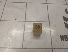 Реле топливного насоса для VW Passat B5 96-00  запчасти бу