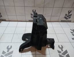 Кронштейн (сопут. товар) для Ford Focus 1 1998-2004  запчасти бу