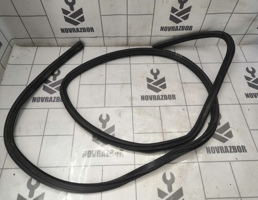 Уплотнитель двери для VW Golf 3 Vento 91-97  запчасти бу
