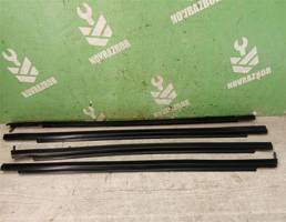 Молдинг стекла для Mitsubishi Space Wagon (N3,N4) 1991-2000  запчасти бу