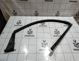 Уплотнитель стекла двери для Renault Clio 3  2005-2012  запчасти бу