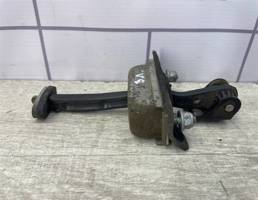 Ограничитель двери для Ford Focus 2 05-08  запчасти бу