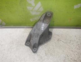 Кронштейн двигателя левый для Audi A4 B5 94-00  запчасти бу