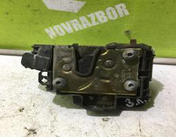 Замок двери задней левой для VW Polo 94-99  запчасти бу