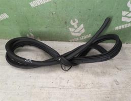 Уплотнитель двери для Fiat Punto 1(176) 93-99  запчасти бу