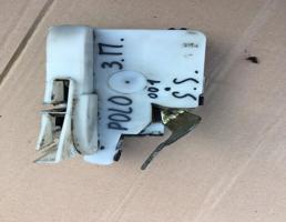 Замок двери задней правой для VW Polo 99-01  запчасти бу