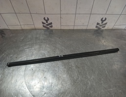 Уплотнитель стекла двери для Fiat Punto 2 (188) 99-10  запчасти бу