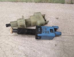 Датчик включения стопсигнала для VW Polo Classic 95-02  запчасти бу