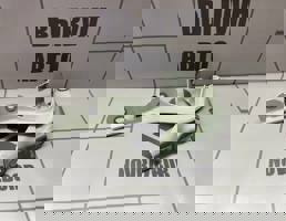 Петля капота правая для LADA VESTA 15-19  запчасти бу