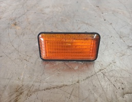 Повторитель на крыло желтый для VW Passat  B3  1988-1993  запчасти бу