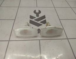 Повторитель на крыло белый для Chevrolet Lacetti 04-13  запчасти бу