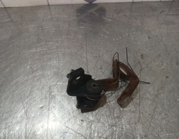 Кронштейн радиатора для Audi A6 (C4) 1994-1997  запчасти бу