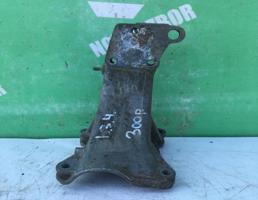 Кронштейн двигателя правый для VW Passat  B3  1988-1993  запчасти бу